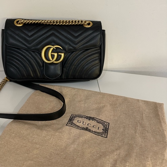 GG MARMONT MEDIUM SHOULDER BAG - Picture 1 of 3